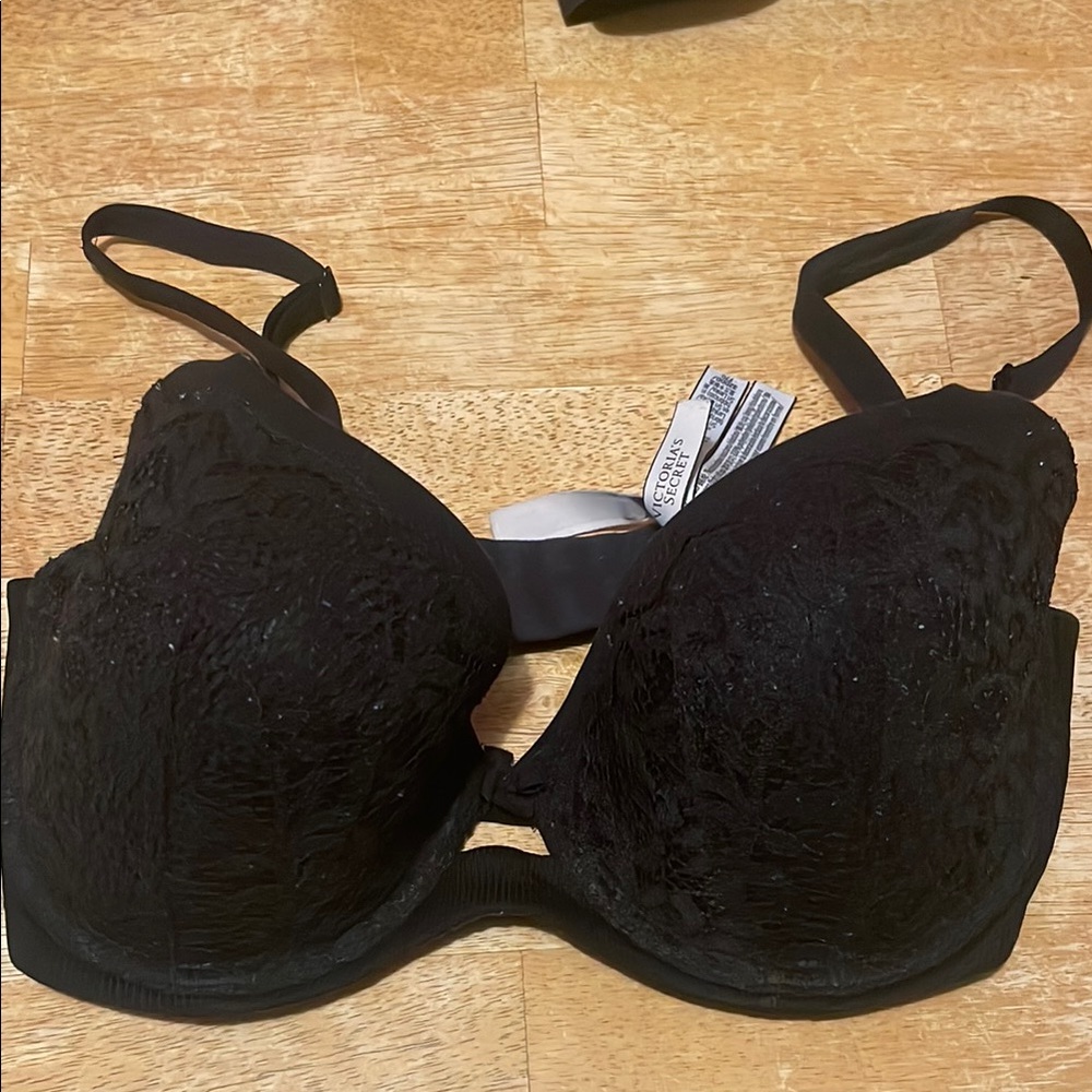 Elegant Black Lace Bra by Victoria’s Secret 32 DDD